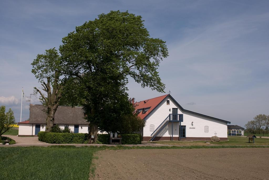 Oesterlens Karlsgard Löderup Buitenkant foto